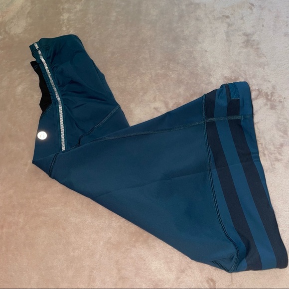 Lululemon crop leggings size 6 - Picture 3 of 9